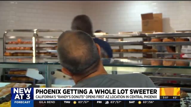 Iconic California donut shop opens it's first Arizona location смотреть онлайн