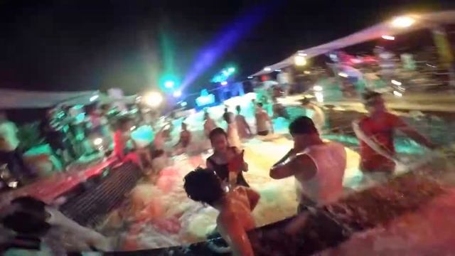 Centra Ashlee - Rainbow Splash Pool & Foam Party смотреть онлайн