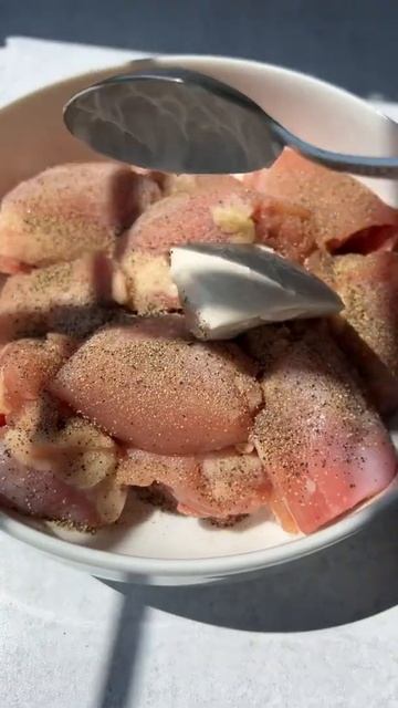 JUICY and tender marinated herb chicken with a secret ingredient 🤯 #shorts смотреть онлайн