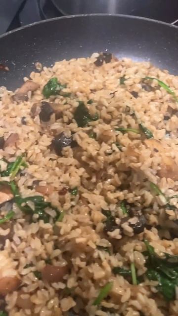 #Plantbased mushroom fried rice + ACV cucumbers w/ @iamtabithabrown spicy jalapeño garlic spread смотреть онлайн