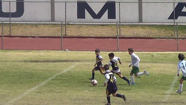 Angel y Santi, cometen falta смотреть онлайн