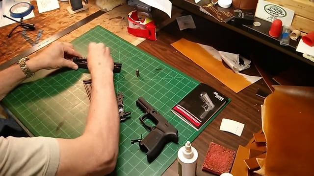 Disassembly and assembly of Sig P-250 Compact смотреть онлайн