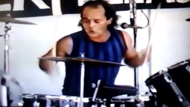 Rockerfellas sing "In A Big Country" смотреть онлайн