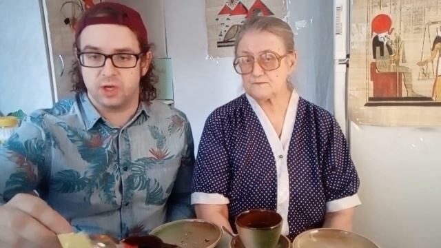 Choco Pie - греем в микроволновке. Получаем лучшее пирожное в мире смотреть онлайн