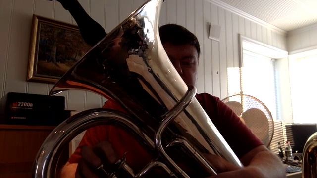 Eb tuba microphone testing Mitek PM9 смотреть онлайн