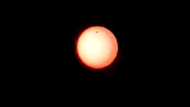 Транзит Венеры по диску солнца! Ереван, 06:33 утра 06.06.2012 смотреть онлайн