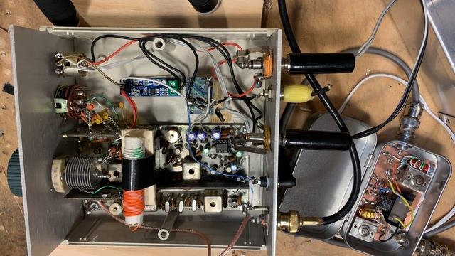 Putting a Barebones Superhet on 17 Meters with an NE602 Downconverter смотреть онлайн