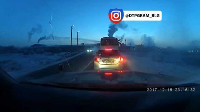 Проезд на красный на ж/д переезде в Благовещенске смотреть онлайн