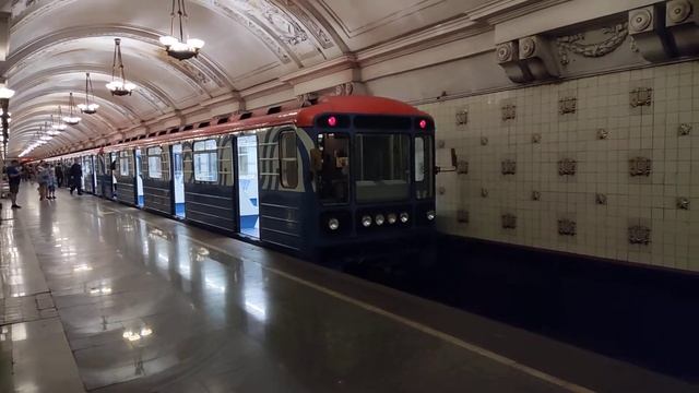 парад поездов. Номерной на станции "Октябрьская" смотреть онлайн