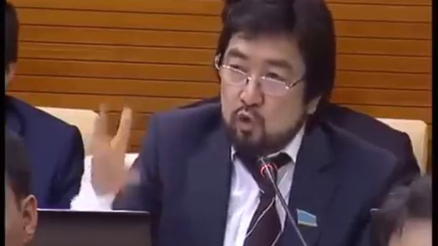 Бекболат Тілеухан "Сауат ашу" пәнінің орнына Әліппені қайтаруды сұрады (2017) смотреть онлайн