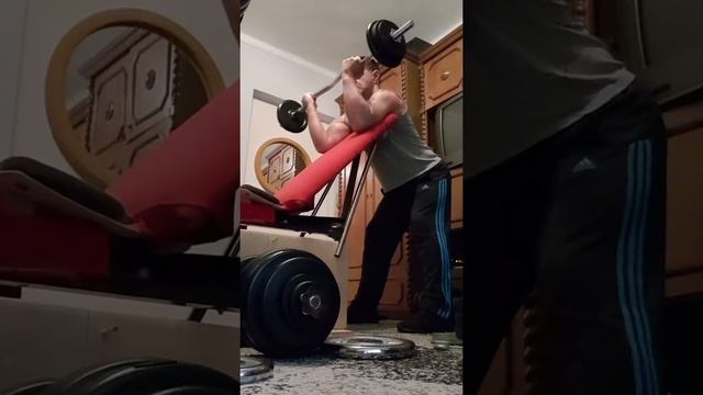 Bicep Curls on Scott bench: 13 reps with 31.3 kg (69 lbs) E-Z curl bar смотреть онлайн