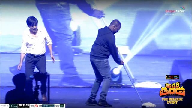 SJ Suryah And Raghava Dance For Roop Tera Masthana Song @ Jigarthanda DoubleX Pre Release Event смотреть онлайн