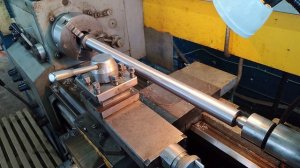 Регулировка задней бабки.