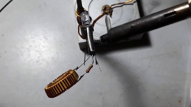 How To Build 0.9V Booster [BC547 transistor] NPN #diyprojects смотреть онлайн