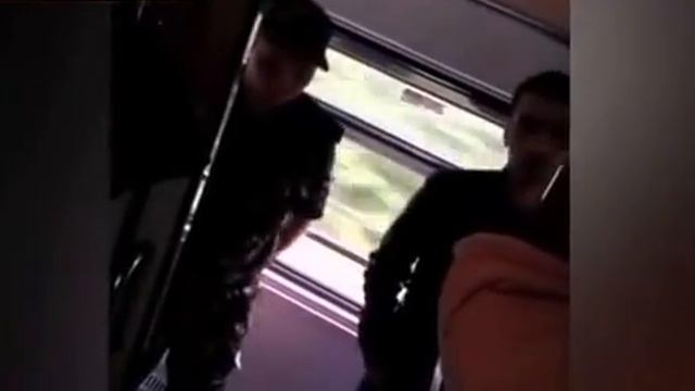 Пассажирам поезда «Киев Ужгород» вручали повестки в военкомат смотреть онлайн