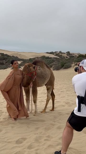 behind the scenes | Veiled desert shoot смотреть онлайн