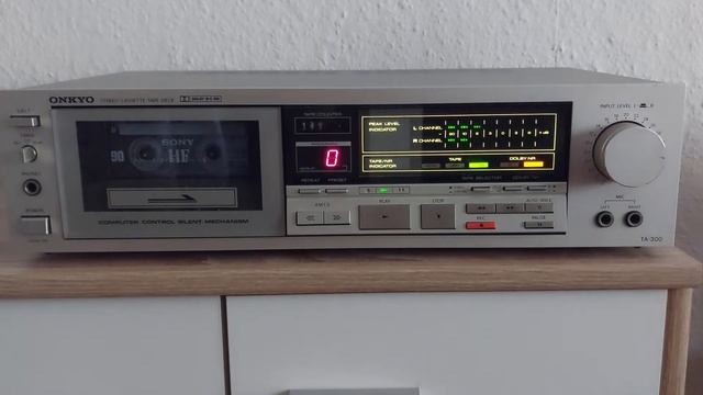 Villarosso Feat. Sandor Gavin - Couldn't Sleep Last Night played from Cassette Tape | Onkyo TA-300 смотреть онлайн