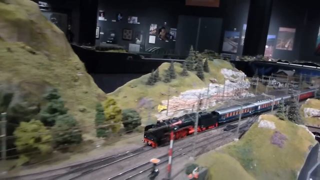 HO Marklin DB BR 39 & 1950's Rheingold train @ Blackhawk. смотреть онлайн