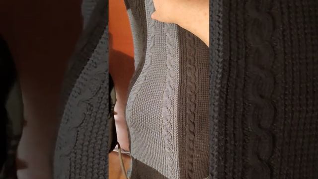 Два платья и безрукавка из полушерсти на спицах.