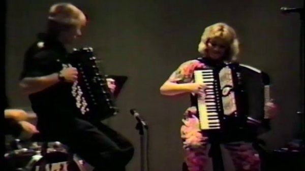 Julie & Yuha Silfverburg play Sakkijarven Polka, 1990