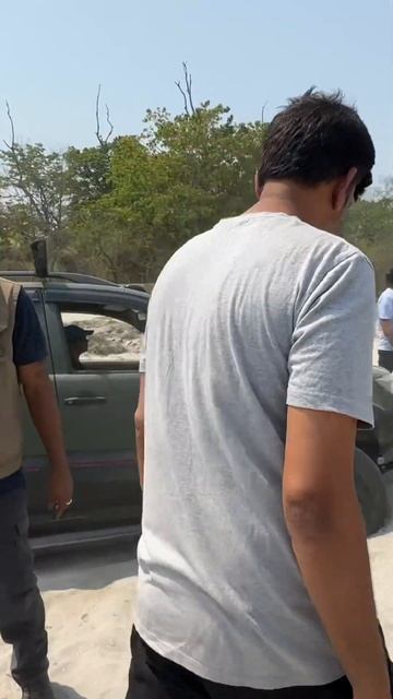 Toyota Fortuner Stuck in River Sand #toyota #sand #offroad #river #4x4 #adventure смотреть онлайн