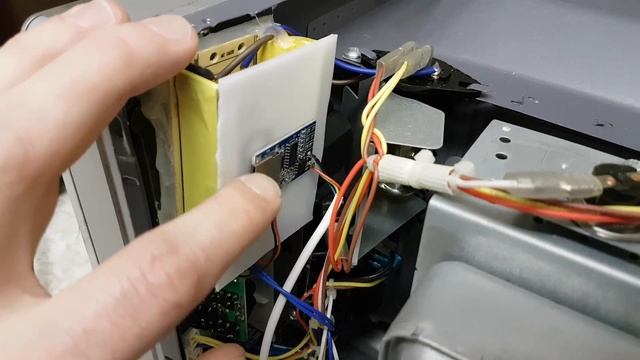 Just for fun; Is this the world's first MP3 playing microwave oven? - an office prank! смотреть онлайн