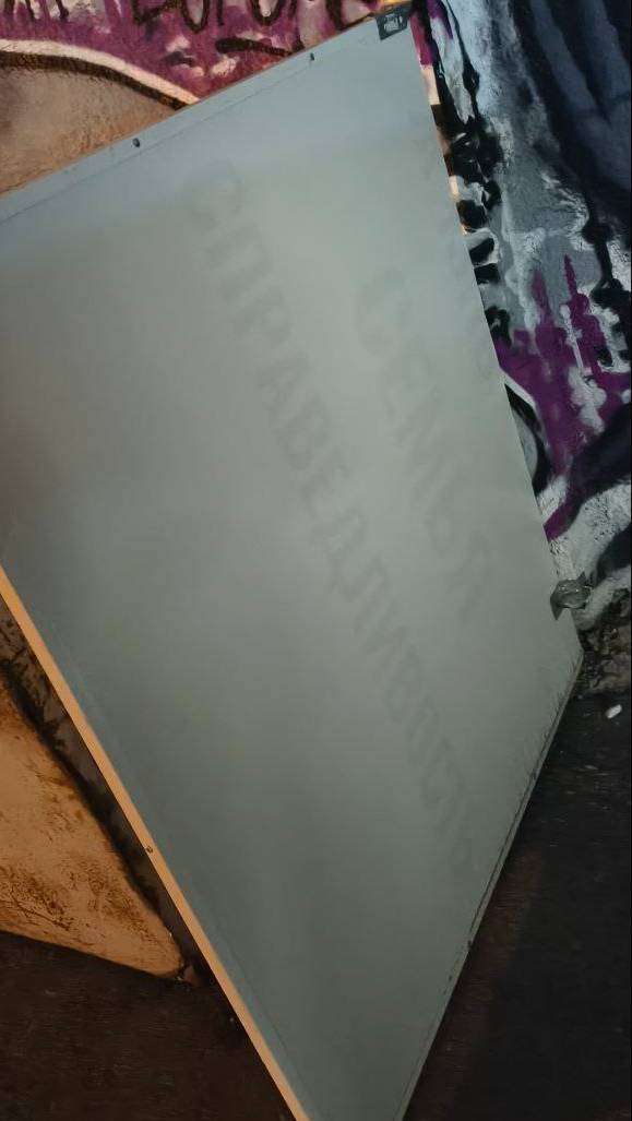 "Величественное" обрамление мусорных баков у ЦМИ смотреть онлайн