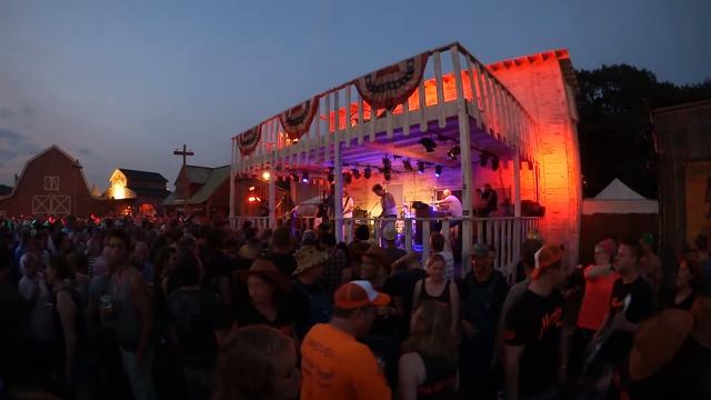 2016 Hilltop Howlers - The Bayou (Crowd View) @ Zwarte Cross смотреть онлайн