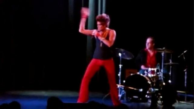 Adam Lambert - Crazy at Art4Life 2 *REMASTERED* смотреть онлайн