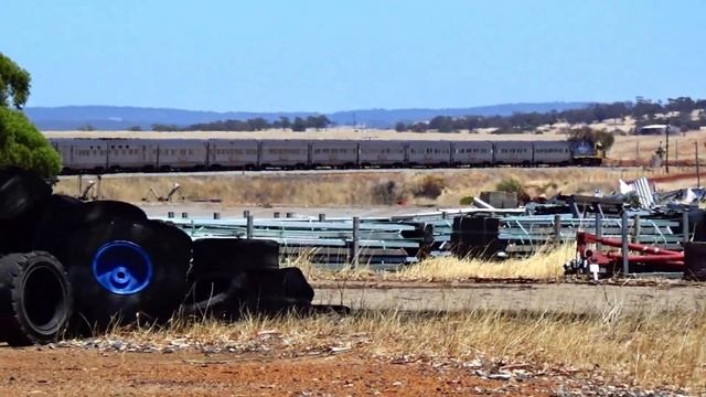 The west bound Indian Pacific, has arrived at GRASS VALLEY. To allow, the Prospector to overtake. смотреть онлайн
