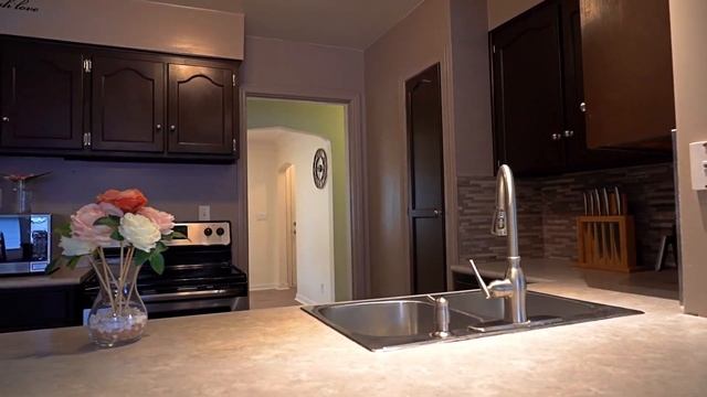 Open House. #Eman for Real Estate. House for Sale in East Windsor Ontario. смотреть онлайн
