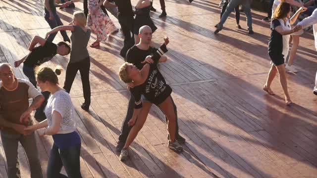 How Many Loves (Хастл ОпенЭйр)