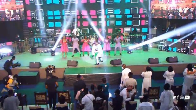 Francis Amo wows the crowd @Tehillah Experience 2021|Beyond the Veil. The dance moves tho... смотреть онлайн