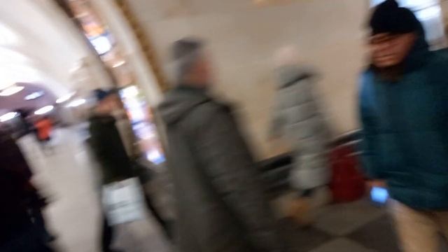 метро, Кольцевая линия, где это я еду?!! смотреть онлайн
