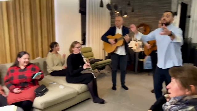 НІЧКА ТА ЯСНАЯ / Атмосфера на колядках в місті Буча / емоційне виконання смотреть онлайн