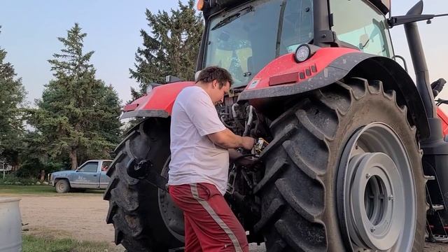 The dually is here, we rake some peas amd rob fixes the X7s tire! смотреть онлайн