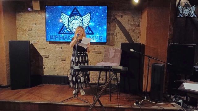Зизи на вечере стихов в баре "Коза с баяном". смотреть онлайн
