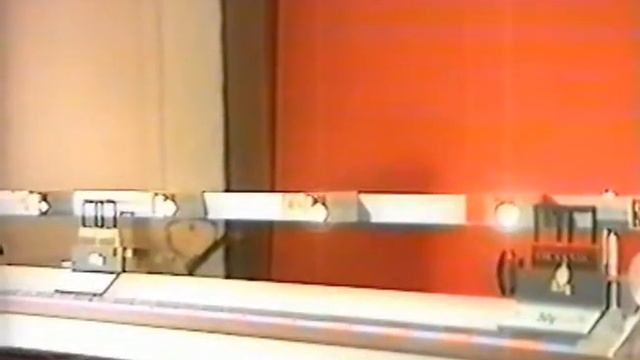 Столкновение тележек опыты на воздушной дорожке смотреть онлайн