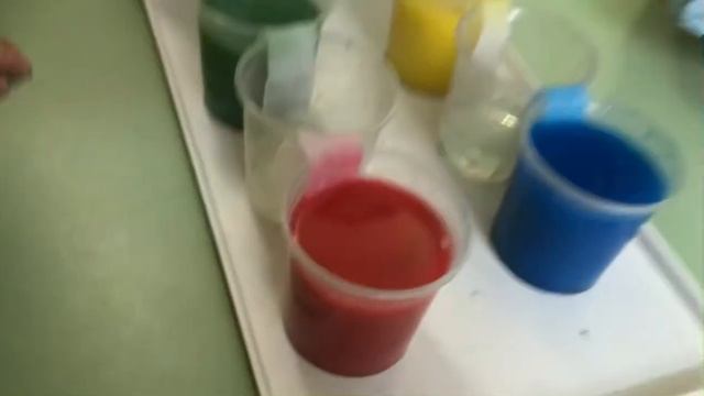Два небольших опыта с красками. Капилярный эффект. Закон сообщающихся сосудов смотреть онлайн