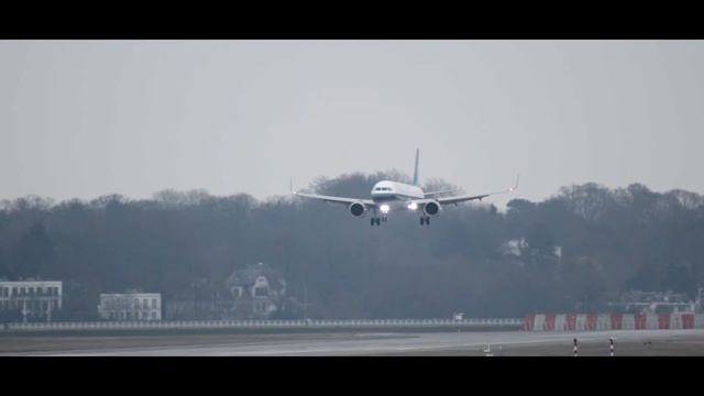 Plane spotting at Airbus hamburg factory смотреть онлайн