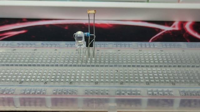 TASK 3 - Dark Sensor Using Light-Dependent Resistor смотреть онлайн