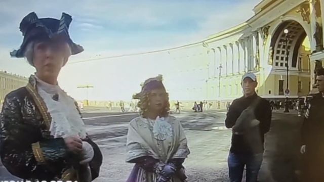 Задержание подозреваемого в мошенничестве на Дворцовой площади смотреть онлайн