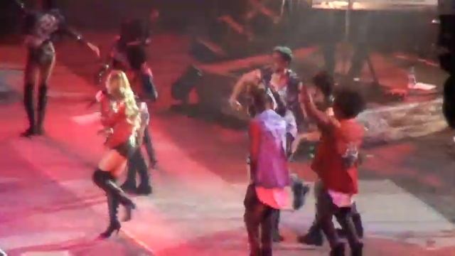 Miley Cyrus Argentina 2011 River Plate - Party in the USA смотреть онлайн