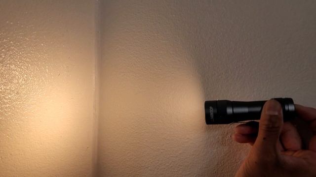 White Wall Lumintop FW4Xvn Variable Temperature SST20 2700K 95CRI + Nichia 219b 4500K 90CRI смотреть онлайн