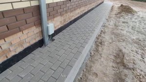 Особенности и тонкости устройства отмостки из тротуарной плитки