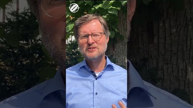 Stiftungsleiter Dr. Peter Rösner freut sich auf die Anreise unserer Schülerinnen und Schüler смотреть онлайн