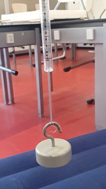 Gewichtloosheid aantonen in SLOW-MOTION. PRAKTISCHE DEMO смотреть онлайн