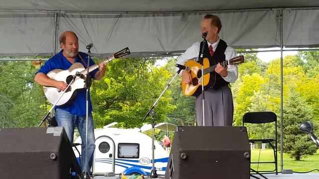 Eric Lambert & Chris Waltz - Live @ Fox Valley Folk Festival 9-5-16 - Mr Jamzilla's up close view смотреть онлайн