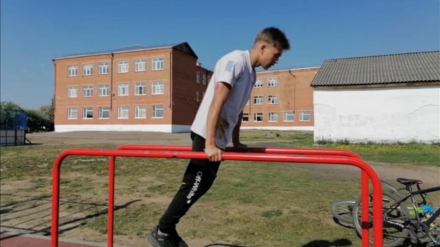 ТРЕНИРОВКА СТАТИКИ НА БРУСЬЯХ I ВЛОГ смотреть онлайн