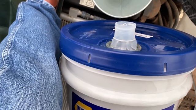 Bobcat ● Refilling Skidsteer Hydraulic Fluid ● How Much Does It Take To Refill and Top it Off? ✅ смотреть онлайн